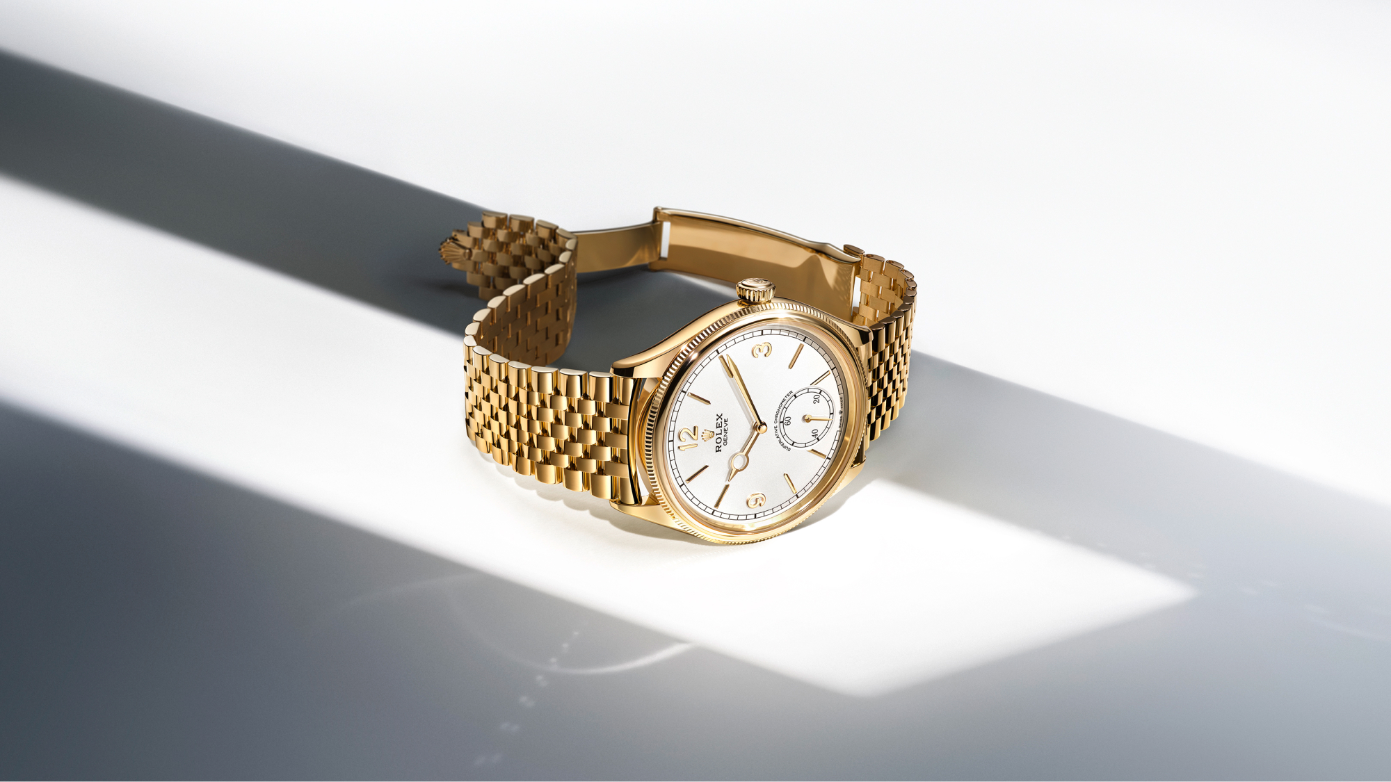 rolex-oyster-perpetual-universal-classic-style-m52508-0008-landscape.jpg