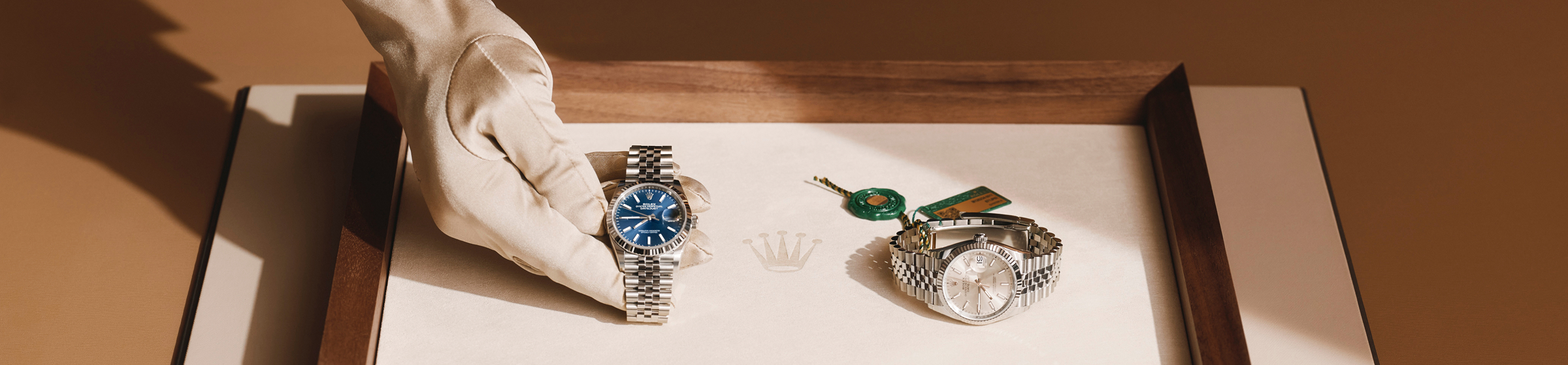 rolex-contact-message-7214_shoot_shop_geneva_retail_campaign_client_vendeur_pub_25_03_2019_sm_iso_01.jpg