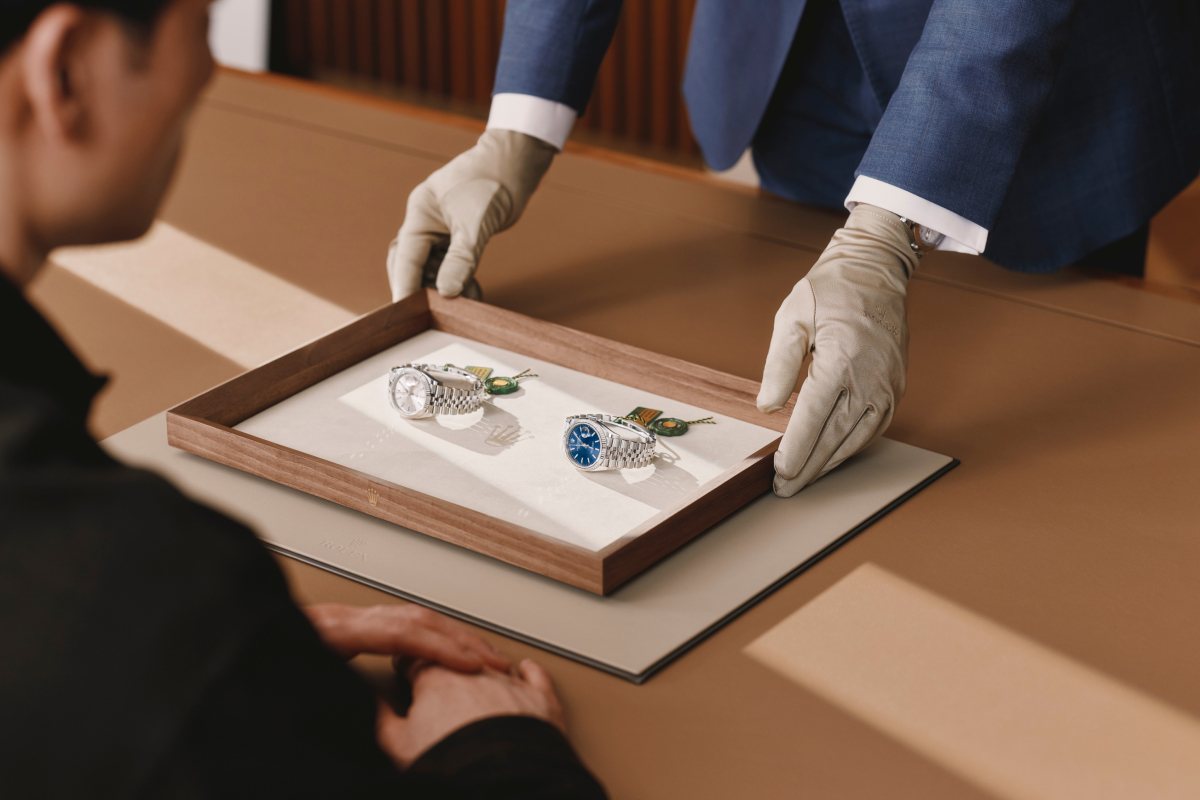 rolex-contact-message-7214_shoot_shop_geneva_retail_campaign_client_vendeur_pub_25_03_2019_sm_iso_01.jpg