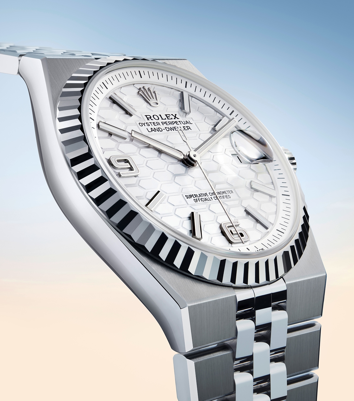 rolex-new-watches-2025-the-land-dweller-dial-with-honeycomb-motif_M127334-0001_2501fj_003